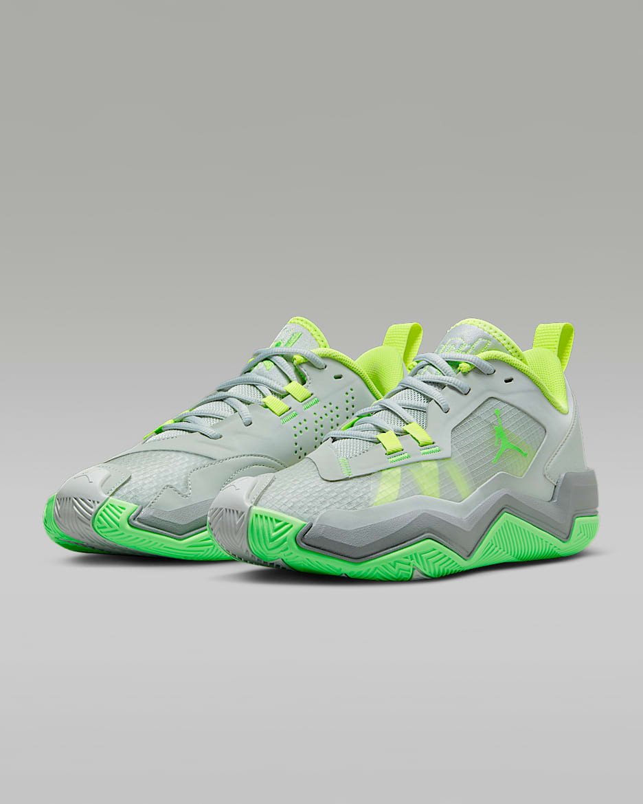 Basket nike taille 18 jordan best sale